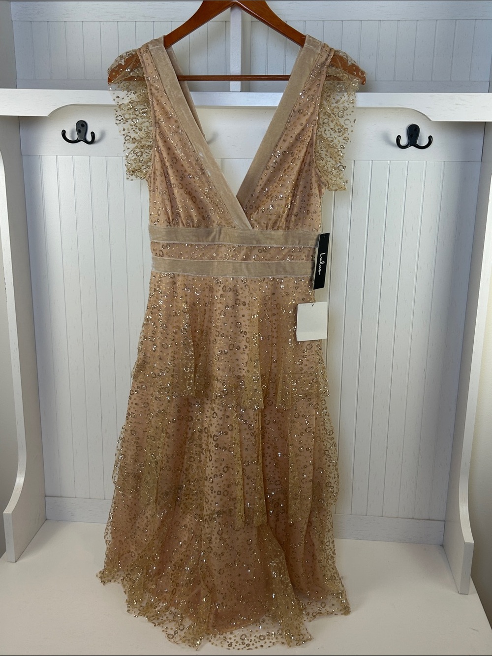 Lulus Nude And Gold Glitter Tiered Midi Dress NWT Size S